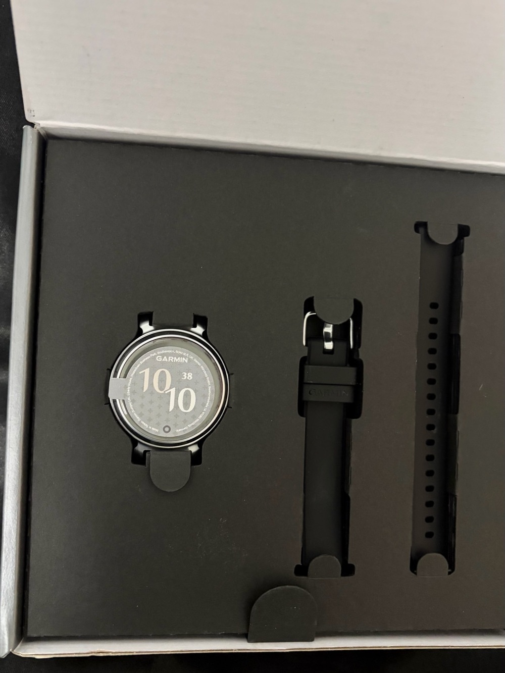 NEW IN BOX Garmin Black Smartwatch feat. Interchangeable silicone bands